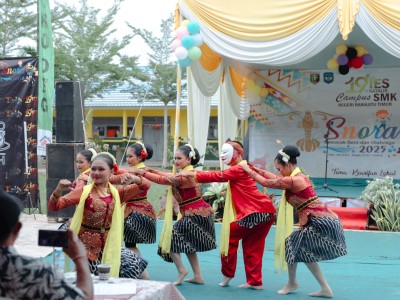 Penampilan Tari dari SMP
