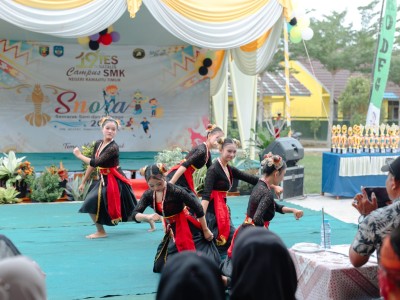 Penampilan Tari dari SMP