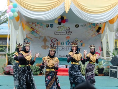 Penampilan Tari dari SMP